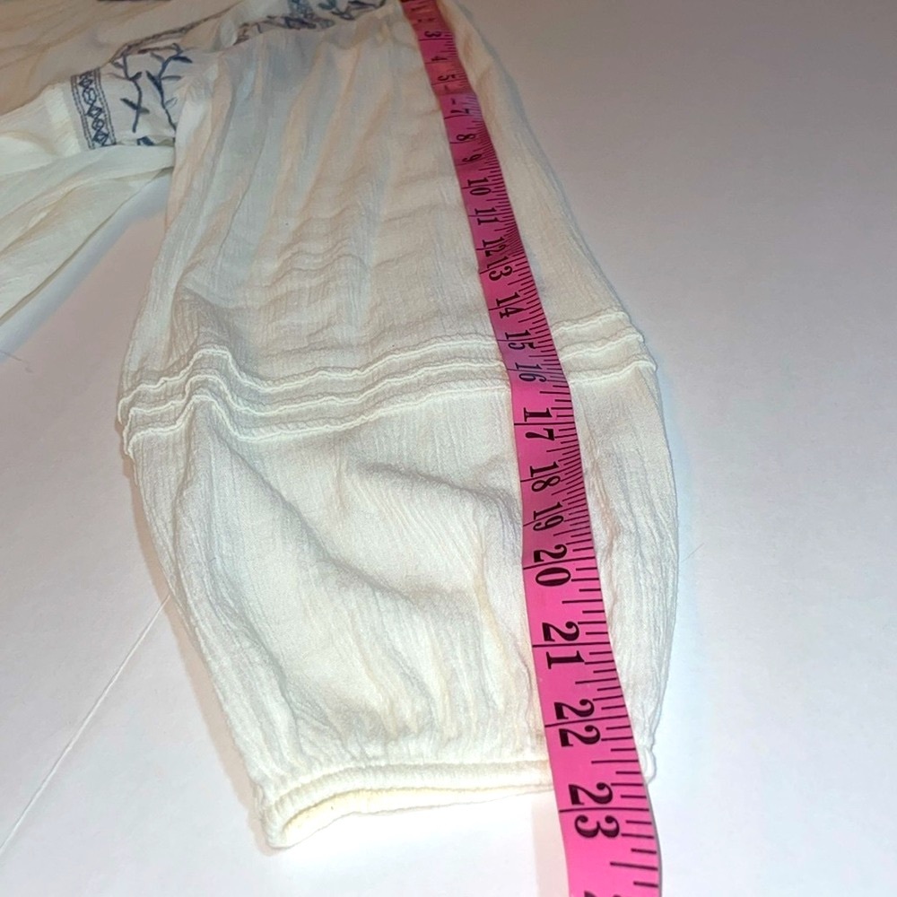 Abercrombie & Fitch XL White gauzy Peasant top with detailed Blue Embroidery - Picture 7 of 11